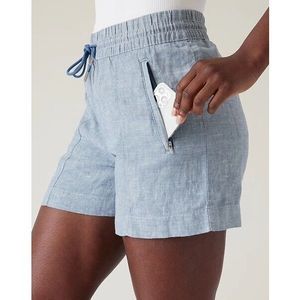 438 Athleta Retreat 100% Linen Short 4" inseam zip pocket BLUE sz 8